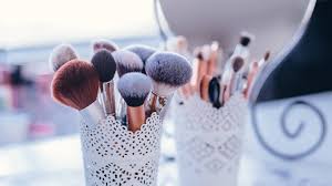 Si vous voulez ouvrir un institut de beauté, un bar à ongles, un spa ou exercer en tant que maquilleuse à domicile, vous devrez pour ouvrir son institut, une formation en esthétique, comme le cap, est obligatoire. Comment Ouvrir Un Institut De Beaute Facilement En 2021