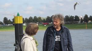 Niedecken und seine ehefrau haben nach angaben des senders vor 20 jahren geheiratet und zeigen sich in der öffentlichkeit als. Spaziergange Mit Prominenten Mit Wolfgang Niedecken Durch Koln Archiv