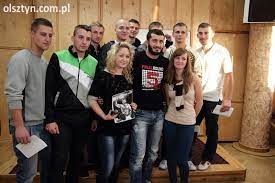 Bartosz zmarzlik po raz pierwszy świętował 1 czerwca ze swoim synem antonim. Mamed Khalidov Odwiedzil Dzieci W Szpitalu Zobacz Zdjecia Olsztyn