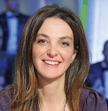 La question qui fâche après avoir écouté les commentaires de son invitée sur cette scène, laurent ruquier s'empresse de la questionner : Peri Cochin A La Conquete De L Audiovisuel Africain