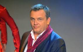 Ob als königin beatrice oder als horst schlämmer immer geht hape kerkeling in seinen rollen auf und schaffte damit klassiker der deutschen fernsehunterhaltung. Hape Kerkeling Seine Filmbiografie Ist Fur Sechs Lolas Nominiert