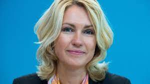Weitere ideen zu frau, schöne hintern, papa paul. Familienministerin Manuela Schwesig Teilt Ihr Babygluck Auf Facebook
