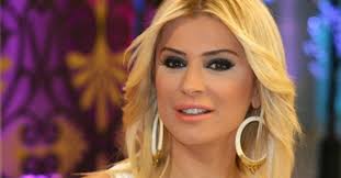 Türk halk müziği sanatçısı, tv sunucusudur. Songul Karli Nin Bu Halinden Eser Yok Bambaska Birine Donustu