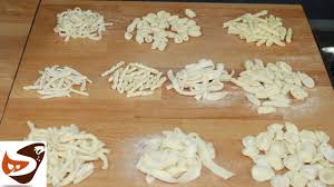 Sono una di quelle persone che non sanno stare ferme, sempre in cerca di qualcosa da fare. Pasta Fresca Fatta In Casa Senza Uova Orecchiette Trofie Cavatelli Strozzapreti Fusilli Youtube