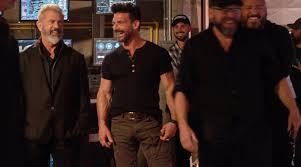 В режиссёрском кресле постановщик «команды а» и «козырных тузов» джо карнахан. Mel Gibson On Twitter On Set Boss Level Pic Credit Zachprengler With Frank Grillo Director Joe Carnahan And Will Sasso