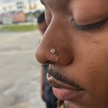 Beautiful white Opal Neometal for this lovely lady's nostril.