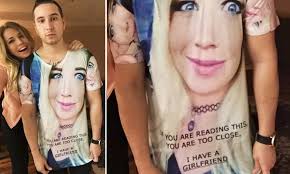 ଟି-ଶାର୍ଟରେ ଲେଖାଯାଇଛି ଏମିତି କିଛି।