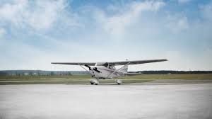 First flown in 1955, more 172s have been built than any other aircraft. Cessna 172 N Ir D Elta Aerotours Flight School Berlin Home