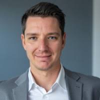 100+ perfiles de «Greff»