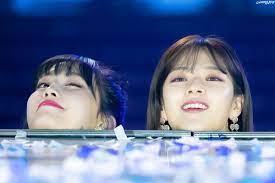 Jeongmo ( jeong /yeon and mo /mo) is the friendship pairing between jeongyeon and momo. 190115 Momo And Jeongyeon Seem To Enjoy Their Time Sma Twice