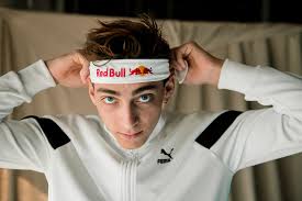 Possédant la double nationalité, il représente seulement la suède lors des compétitions internationales. Armand Duplantis Pole Vault Red Bull Athlete Page