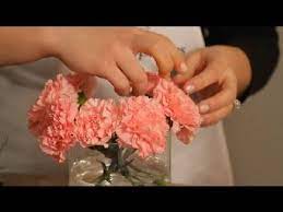 How To Make A Carnation Vase Arrangement Flowers Centerpieces Carnation Centerpieces Flower Centerpieces Floral Arrangements Wedding