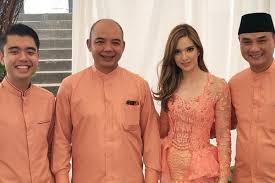 Nia ramadhani was born on april 16, 1990 in jakarta, indonesia. 10 Potret Nia Ramadhani Di Pernikahan Sepupu Simpel Dan Manis