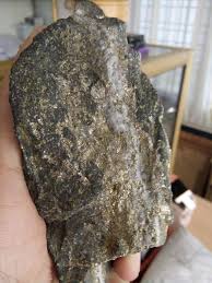 Berikut cara mengetahui ciri/tanda tanah mengandung emas : Langka Batu Papua Yang Terkenal Steemit