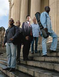 Marcelo freixo explica o motivo pelo qual a população brasileira tem se manifestado contra o governo ilegítimo de michel temer. Campanha Sob Escolta Istoe Independente