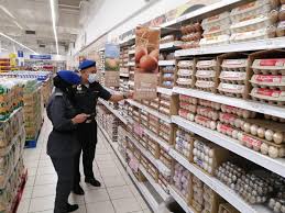 Skim kawalan harga musim perayaanskim kawalan harga musim perayaan (skhmp) adalah suatu skim yang dilaksanakan dengan objektif untuk menyekat kenaikan harga yang tidak berpatutan dan mencegah amalan mencatut atau mengambil untung secara berlebihan(profiteering). Peniaga Degil Tidak Letak Tanda Harga Kosmo Digital