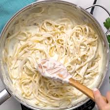 Olive Garden S Alfredo Sauce Dinnerideas Make Olive Garden S Alfredo Sauce Recipe At Home In Ju Olive Garden Alfredo Sauce Recipe Alfredo Sauce Recipe Recipes