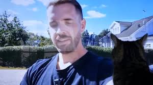 Hon följer era projekt med stort intresse