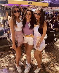 Here are 4 chic outfits for a baseball game. Pin On Fashion And Style