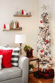 A Big Christmas In A Small House Weekend Craft In 2020 Simple Christmas Decor Small House Decorating Christmas Living Rooms