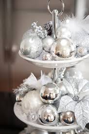 50 Glistening Vintage White Christmas Decoration Ideas Vintage White Christmas Christmas Table Decorations Christmas Centerpieces