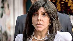 La conocida actriz y cantante ha sorprendido a sus seguidores con una fotografía reciente donde luce muy natural y con poco maquillaje. Veronica Castro Marca Tendencia En La Casa De Las Flores