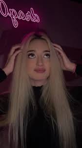 Najpiękniejsza dziewczyna o włosach blond