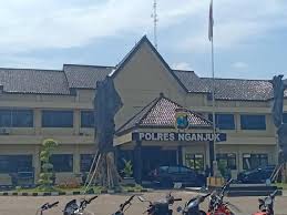 Alumni universitas islam balitar itu memilih melabuhkan hatinya kepada. 1ewzn2kkc4olcm