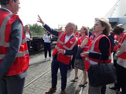 Minister cora van nieuwenhuizen (infrastructuur en waterstaat) wil een half miljard euro beschikbaar stellen voor verkeersveilige infrastructuur. Minister En Staatssecretaris Horen Alles Over De Tilburgse Containerterminals Tilburg Ed Nl