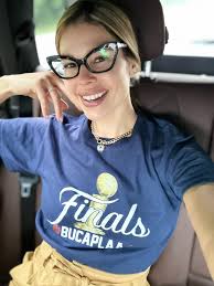 Hoy hay final 🏀🔥 Primero juego del mayor en Manatí y luego la final del  chiquito en Gurabo, en el machineo 🚙 💨 Primera foto en la “modelación”🤣,  la segunda “felij”.