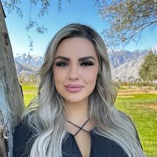 Elizabeth Maciel's Instagram, Twitter & Facebook