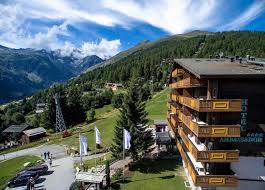 Booking Com Aparthotel Ambassador Bellwald Suiza 110 Comentarios De Las Personas Reserva Tu Hotel Ahora Hotel Vistas Batas De Bano