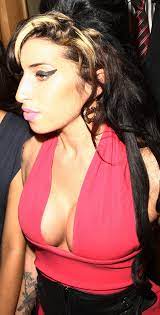 Amy Winehouse's Boob Job: Singer Debuts Her New Breasts (PHOTOS) | HuffPost  Entertainment