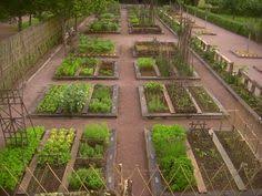 Detail Parcelles Du Potager Clearly There Is A Staff At Work Here Huerto Urbano Huerto Hurbano Jardin De Hierbas