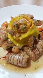 Per la pasta fresca occorrono pochi ingredienti: Rose Di Pasta Con Sugo Di Pesce Miss Tagliatella Albarosa Zoffoli