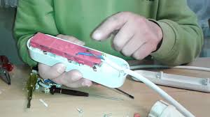 Hepinize merhaba arkadaslar bugun sizlere 3lu priz takmayi gosterdik umarim sevmissinizdir bir sonraki videoda gorusmek telefon kablosuna rj11 jak ve üçlü fiş nasıl takılır/how to attach rj11 triple plug to phone cable. Uclu Piriz Yapimi Youtube