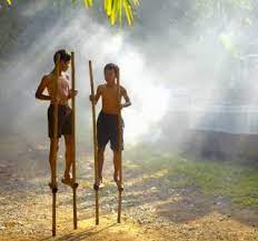 Sejarah permainan terjadi perbedaan pendapat mengenai asal usul permainan tradisional yang satu ini, ada dua pendapat yang kuat mengenai sejarah permainan permainan ini sebenarnya tidak mempunyai catatan yang jelas akan asal usul dan sejarahnya, tapi dapat dipastikan bahwa. Asal Usul Sejarah Permainan Engrang