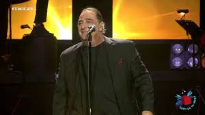 Το «σπίτι με το mega» ρίχνει αυλαία σήμερα το βράδυ και μας υποδέχεται σε ένα ξεχωριστό επεισόδιο με καλεσμένη την δέσποινα βανδή, μία από τις σημαντικότερες φωνές του ελληνικού τραγουδιού. Thle8eash 626 851 Parakoloy8hsan X8es To Spiti Me To Mega Me Ton Basilh Karra Media