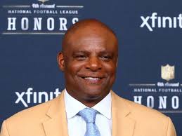 Huskies legend Warren Moon to be honorary captain in game vs UC Davis