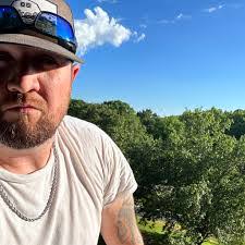 Derek Harrell's Instagram, Twitter & Facebook