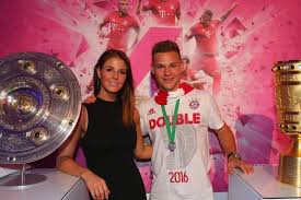 Als sohn von vater matthias rüdiger und mutter (?) erlangte er im jahr 2021 als fußballer berühmtheit zum beispiel für. Brommel Und Co Die Dfb Spielerfrauen Bild 7