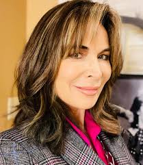 Suiting up with @veronicabeard #wednesdayvibes #dressingroomselfie  #winteriscoming #daysofourlives #katescloset #workstyle #butTheShoes  #robertclergerie #oxfords #costumedesign @therichardbloore “Clothes is just  something you put