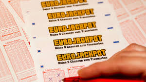 Die ziehungen finden beim eurojackpot jeden freitag in helsinki um spätestens 21:00 uhr (örtliche zeit in deutschland liegt bei 20:00 uhr) statt. Eurojackpot Das Sind Die Aktuellen Gewinnzahlen Und Quoten Am Freitag 09 07 2021 Verbraucher