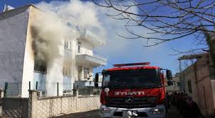 İş yerinde çıkan yangında bir kişi dumandan etkilendi Adiyaman Da Cikan Yanginda Ev Kul Oldu Videolu Haber 02nethaber