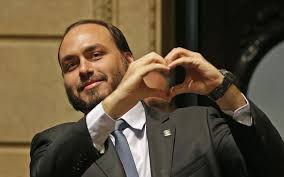 Carlos Bolsonaro tem a conta do Facebook suspensa por sete dias ...