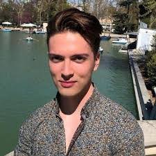 Erin Crump's Instagram, Twitter & Facebook