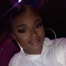 Kizzy Hunt's Instagram, Twitter & Facebook