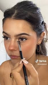 Kari Herrera's Instagram, Twitter & Facebook