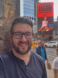 나는 주요 마라톤 주말을 위한 나이키 광고판에 푹 빠졌어!