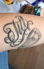 Tattoos Mit Namen Der Kinder Stolze Eltern Bis Unter Die Haut Sparbaby De Tattoos Mit Namen Tatowierungen Ideen Fur Tattoos
